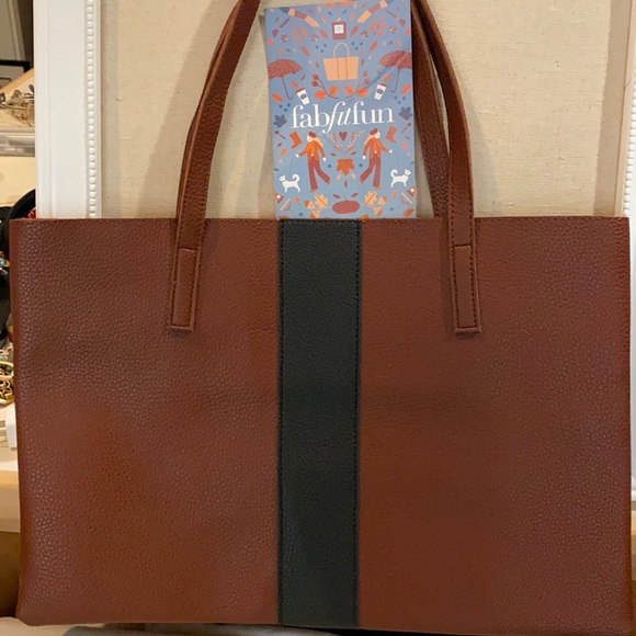 Vince Camuto Handbags - Vince Camuto leather tote from Fabfitfun Fall 2018
